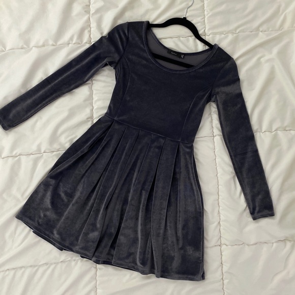Aritzia Talula Lambeth Dress - Picture 2 of 10